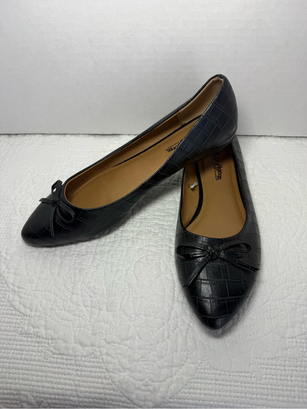 Classic Women's Black Croc-Embossed Pointed Toe Flats with Bow